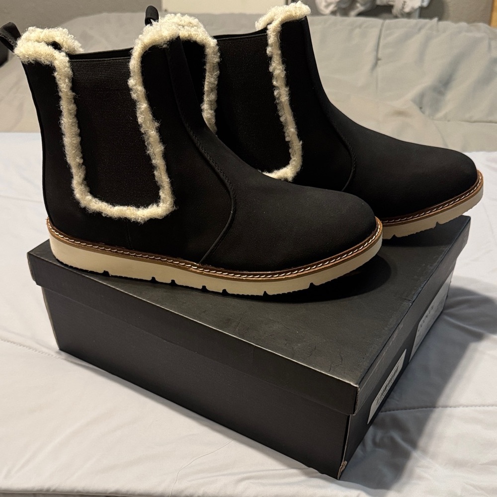 CCOCCI Black suade faux fur Ankle Booties. NWB - Size 8